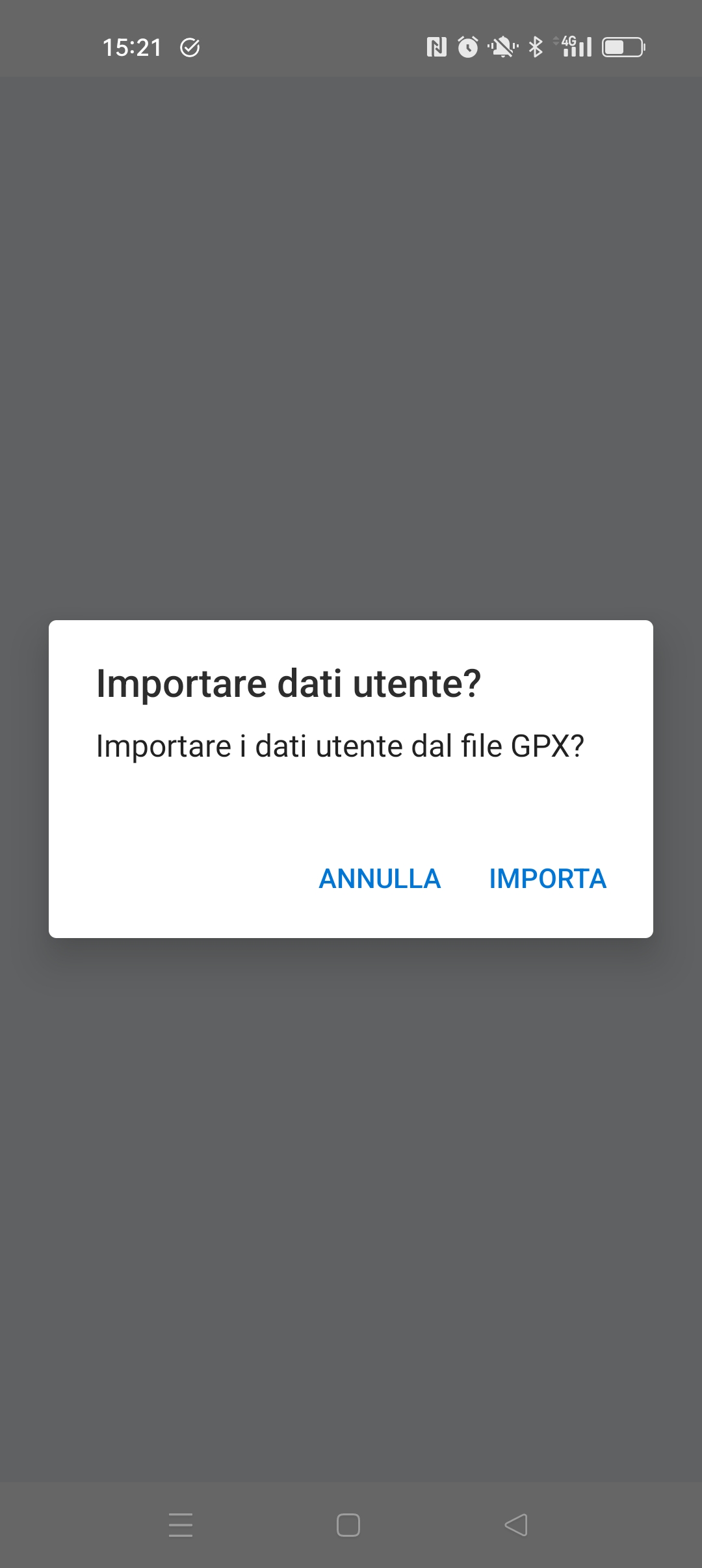 Richiesta di importare un file GPX o di annullare l'operazione all'interno dell'applicazione ActiveCaptain.