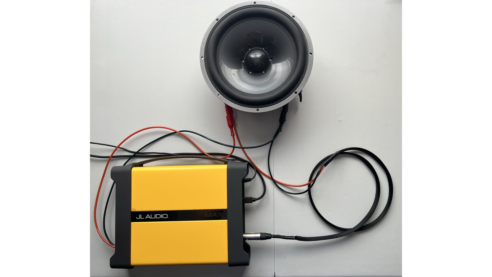 TRS probe and RCA probe connected to a speaker