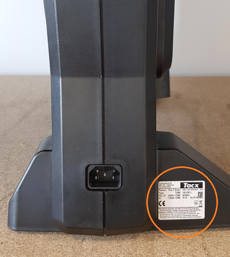 Tacx：スマートトレーナーに貼られているシリアル番号の確認方法